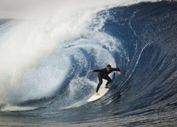 There are no negative waves so no negative numbers